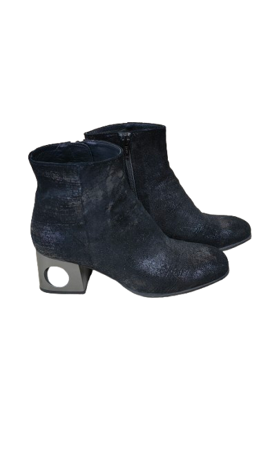 PRE OWNED Zinda Spain Black Leather Ankle Boots with Cutout Heel
