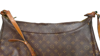 Louis Vuitton Boulogne MM top view showing zip closure and canvas detail