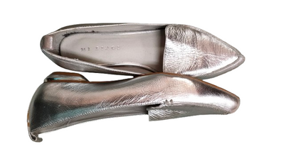 PRE OWNED Mi Piaci Silver Low Heel Flats