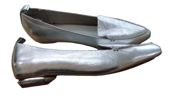 PRE OWNED Mi Piaci Silver Low Heel Flats