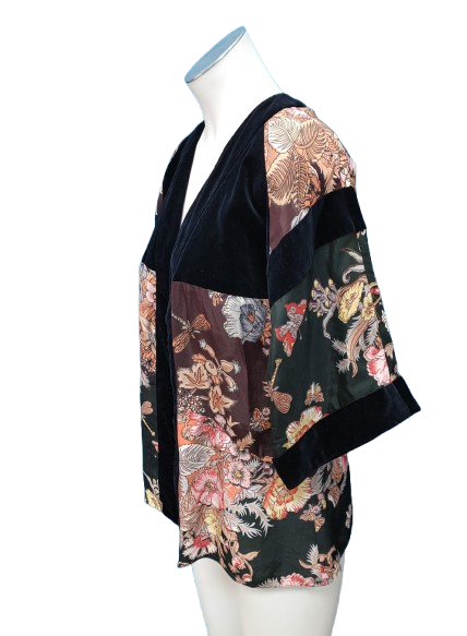 PRE OWNED Vintage Isabel Harworth of Hadney 5 Kimono
