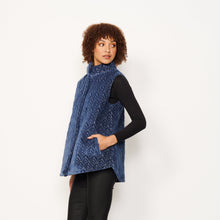 Load image into Gallery viewer, Caju Velvet Quilted Vest - Blue
